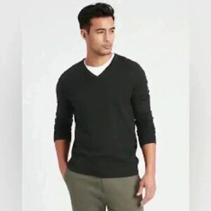 Paul Fredrick V-Neck Ribbed Silk Pullover Sweater